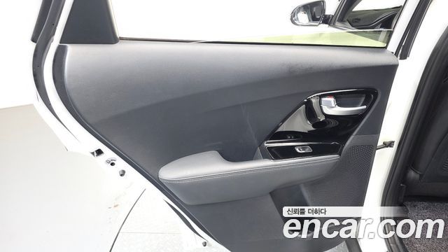 Kia Niro Prestige 2017 — фото 25