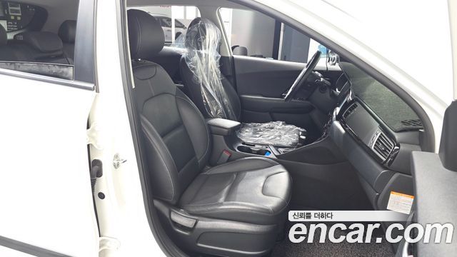 Kia Niro Prestige 2017 — фото 26