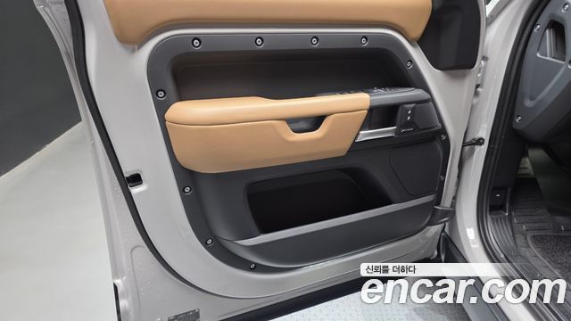 Land Rover Defender (L663) 110 D300 X-Dynamic HSE 2026 — фото 24