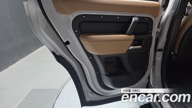 Land Rover Defender (L663) 110 D300 X-Dynamic HSE 2026 — фото 25