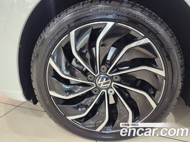 Volkswagen Golf (VIII) 2.0 TDI Prestige 2023 — фото 5