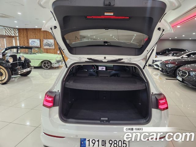 Volkswagen Golf (VIII) 2.0 TDI Prestige 2023 — фото 17