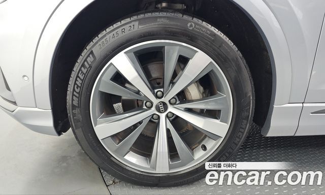 Audi Q8 (4M) 50 TDI Quattro Premium 2022 — фото 5
