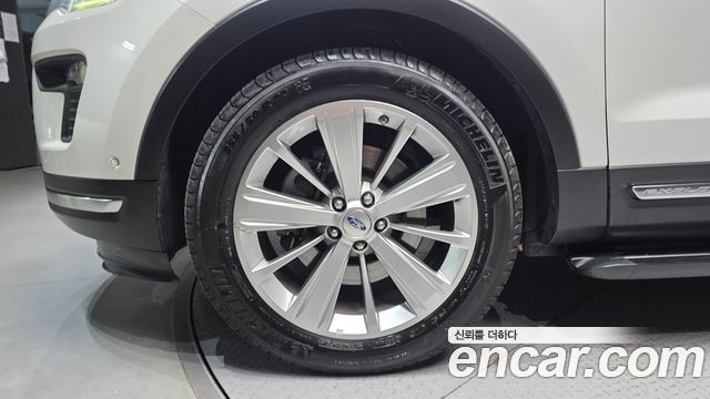 Ford Explorer 2.3 Limited 4WD 5th 2018 — фото 5