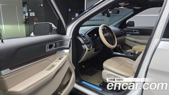 Ford Explorer 2.3 Limited 4WD 5th 2018 — фото 10