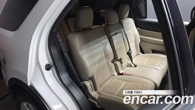 Ford Explorer 2.3 Limited 4WD 5th 2018 — фото 12