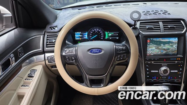 Ford Explorer 2.3 Limited 4WD 5th 2018 — фото 13