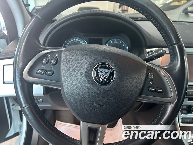 Jaguar XF 3.0SC Luxury X250 2015 — фото 5