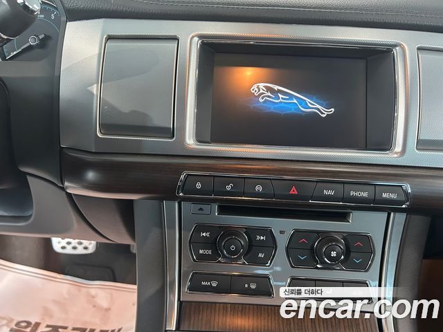 Jaguar XF 3.0SC Luxury X250 2015 — фото 8