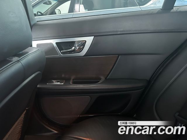 Jaguar XF 3.0SC Luxury X250 2015 — фото 16