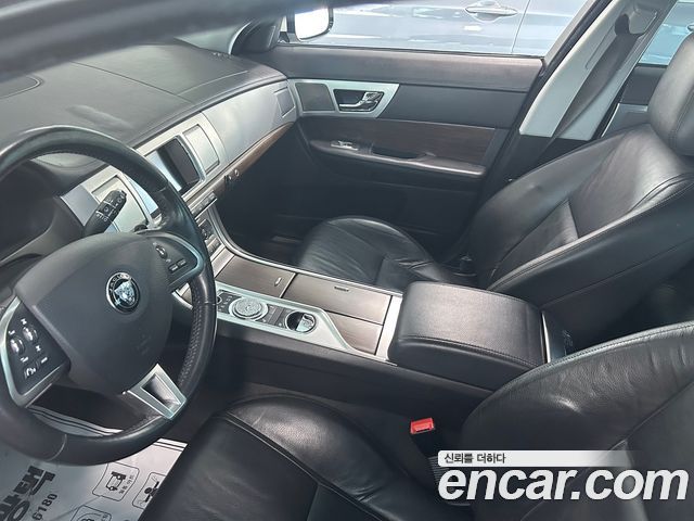 Jaguar XF 3.0SC Luxury X250 2015 — фото 18