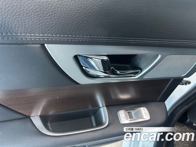 Jaguar XF 3.0SC Luxury X250 2015 — фото 19