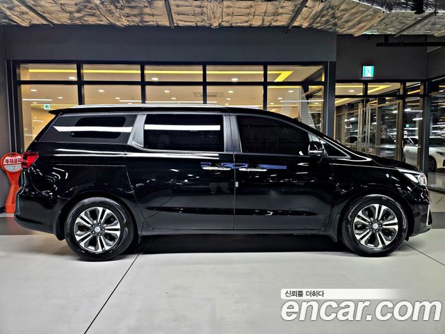 Kia Carnival 9-Seater Luxury 2020 — фото 3