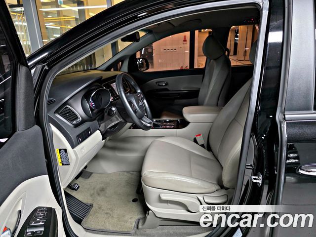 Kia Carnival 9-Seater Luxury 2020 — фото 7