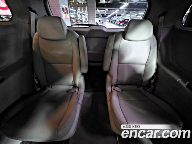 Kia Carnival 9-Seater Luxury 2020 — фото 10