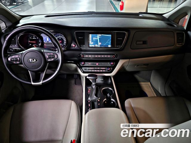 Kia Carnival 9-Seater Luxury 2020 — фото 15