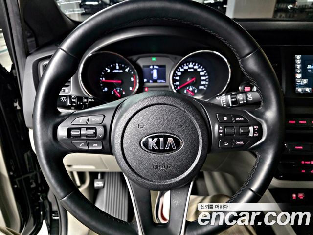 Kia Carnival 9-Seater Luxury 2020 — фото 17