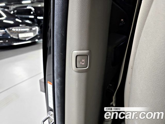 Kia Carnival 9-Seater Luxury 2020 — фото 23