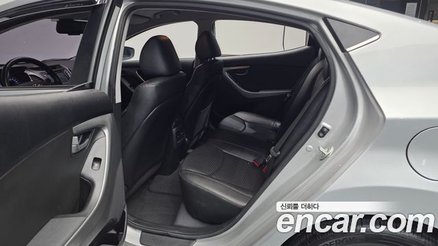 Hyundai Avante 1.6 GDi Modern Standard 2015 — фото 11