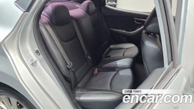 Hyundai Avante 1.6 GDi Modern Standard 2015 — фото 12