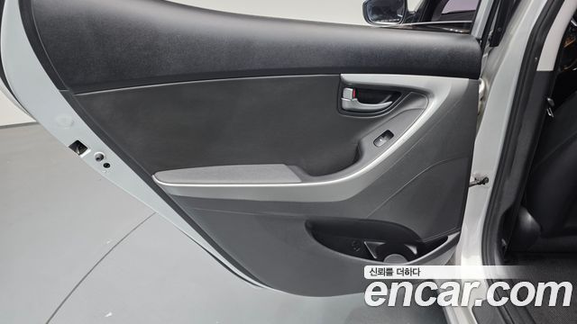 Hyundai Avante 1.6 GDi Modern Standard 2015 — фото 25