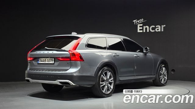 Volvo V90 Cross Country D5 PRO AWD 2018 — фото 2