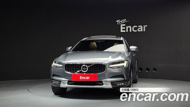 Volvo V90 Cross Country D5 PRO AWD 2018 — фото 3