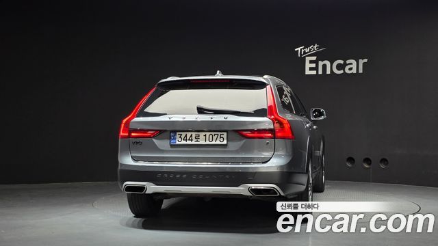 Volvo V90 Cross Country D5 PRO AWD 2018 — фото 4
