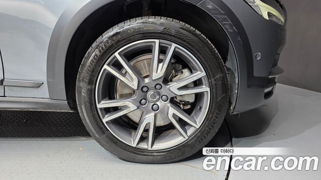 Volvo V90 Cross Country D5 PRO AWD 2018 — фото 5