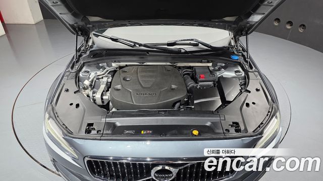 Volvo V90 Cross Country D5 PRO AWD 2018 — фото 6