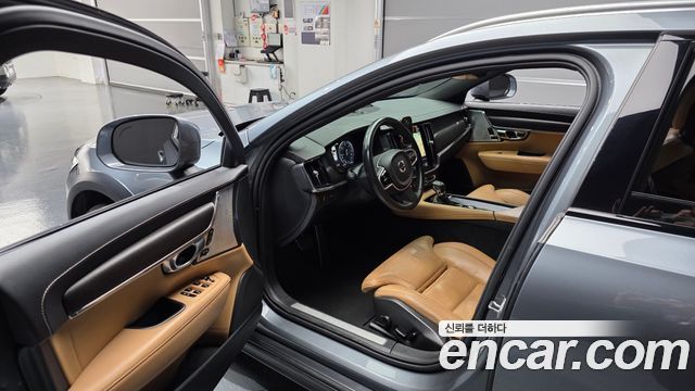 Volvo V90 Cross Country D5 PRO AWD 2018 — фото 10