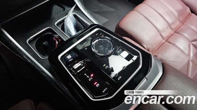 BMW 7 Series (G70) 740i sDrive M Sport 2023 — фото 9