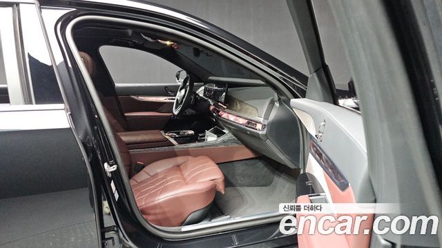 BMW 7 Series (G70) 740i sDrive M Sport 2023 — фото 18