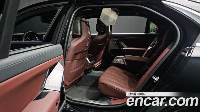 BMW 7 Series (G70) 740i sDrive M Sport 2023 — фото 19