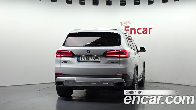 BMW X5 (G05) xDrive 40i xLine 2022 — фото 4