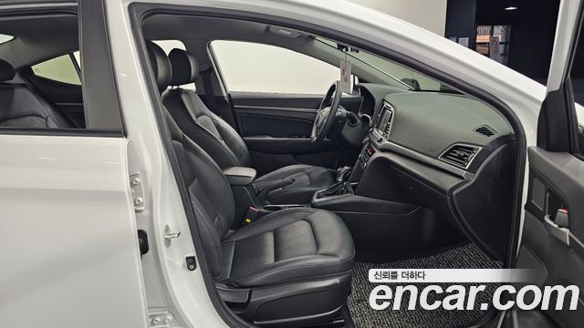 Hyundai Avante (AD) 1.6 GDI Value Plus 2017 — фото 11