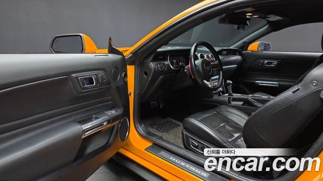 Ford Mustang Coupe 2019 — фото 10