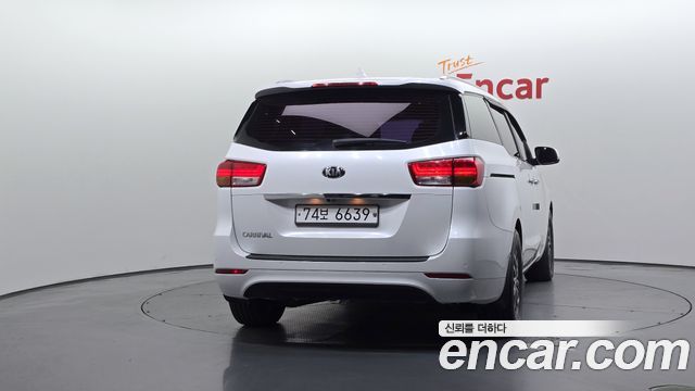 Kia Carnival 11-seater Prestige 2016 — фото 4