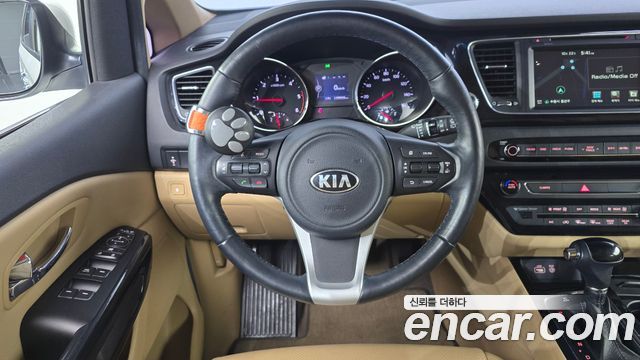 Kia Carnival 11-seater Prestige 2016 — фото 15
