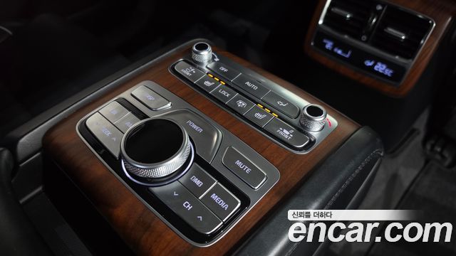 Kia K9 3.8 GDI AWD PlatinumⅡ 2019 — фото 32