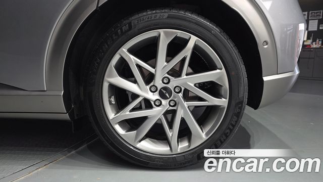 Genesis GV60 Standard AWD 2022 — фото 21
