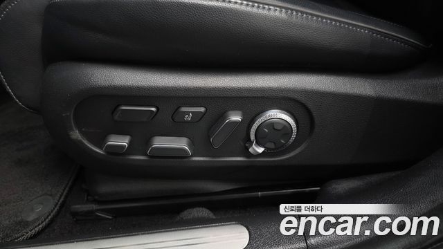 Genesis GV60 Standard AWD 2022 — фото 31