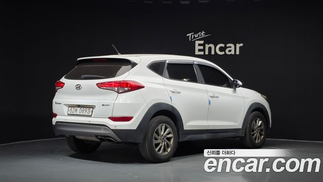 Hyundai Tucson Diesel 2.0 2WD Style 2016 — фото 2