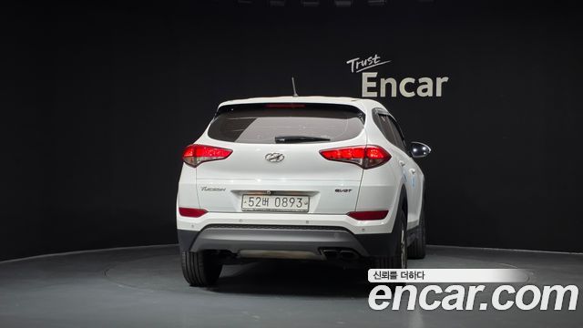 Hyundai Tucson Diesel 2.0 2WD Style 2016 — фото 4
