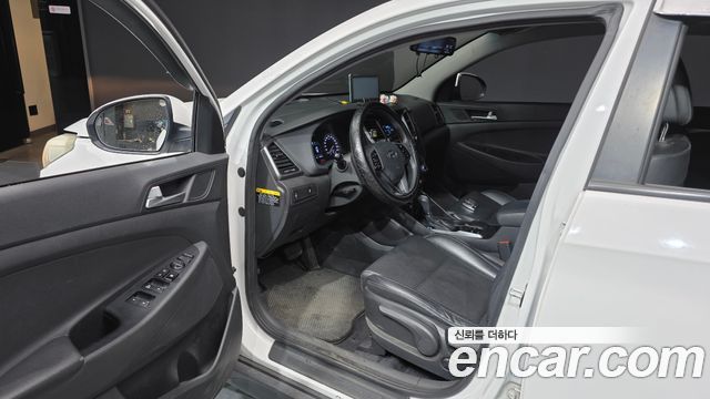 Hyundai Tucson Diesel 2.0 2WD Style 2016 — фото 10