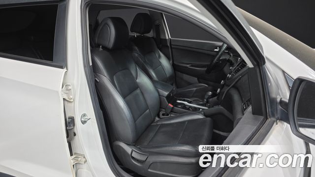 Hyundai Tucson Diesel 2.0 2WD Style 2016 — фото 12