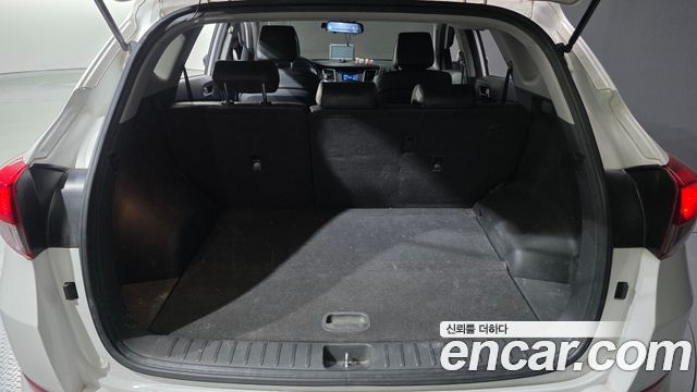 Hyundai Tucson Diesel 2.0 2WD Style 2016 — фото 19