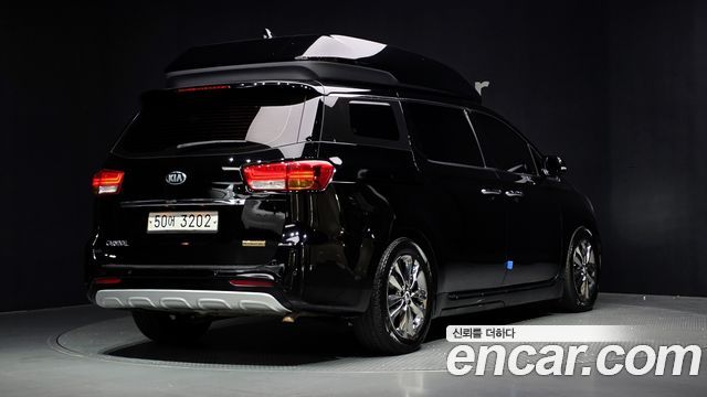 Kia Carnival 7-seater Hi-limousine VIP 2018 — фото 2