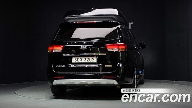 Kia Carnival 7-seater Hi-limousine VIP 2018 — фото 4