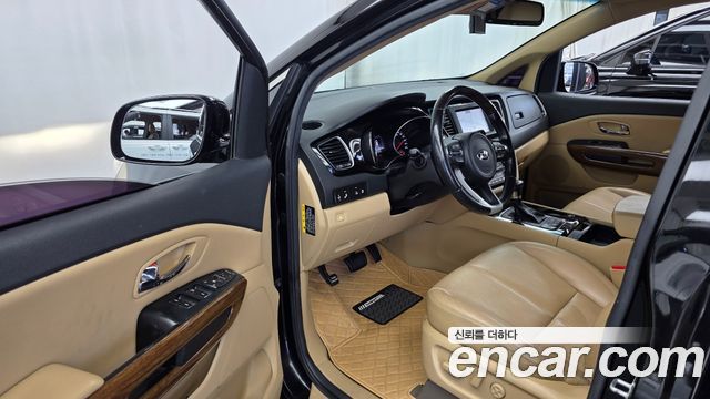 Kia Carnival 7-seater Hi-limousine VIP 2018 — фото 10